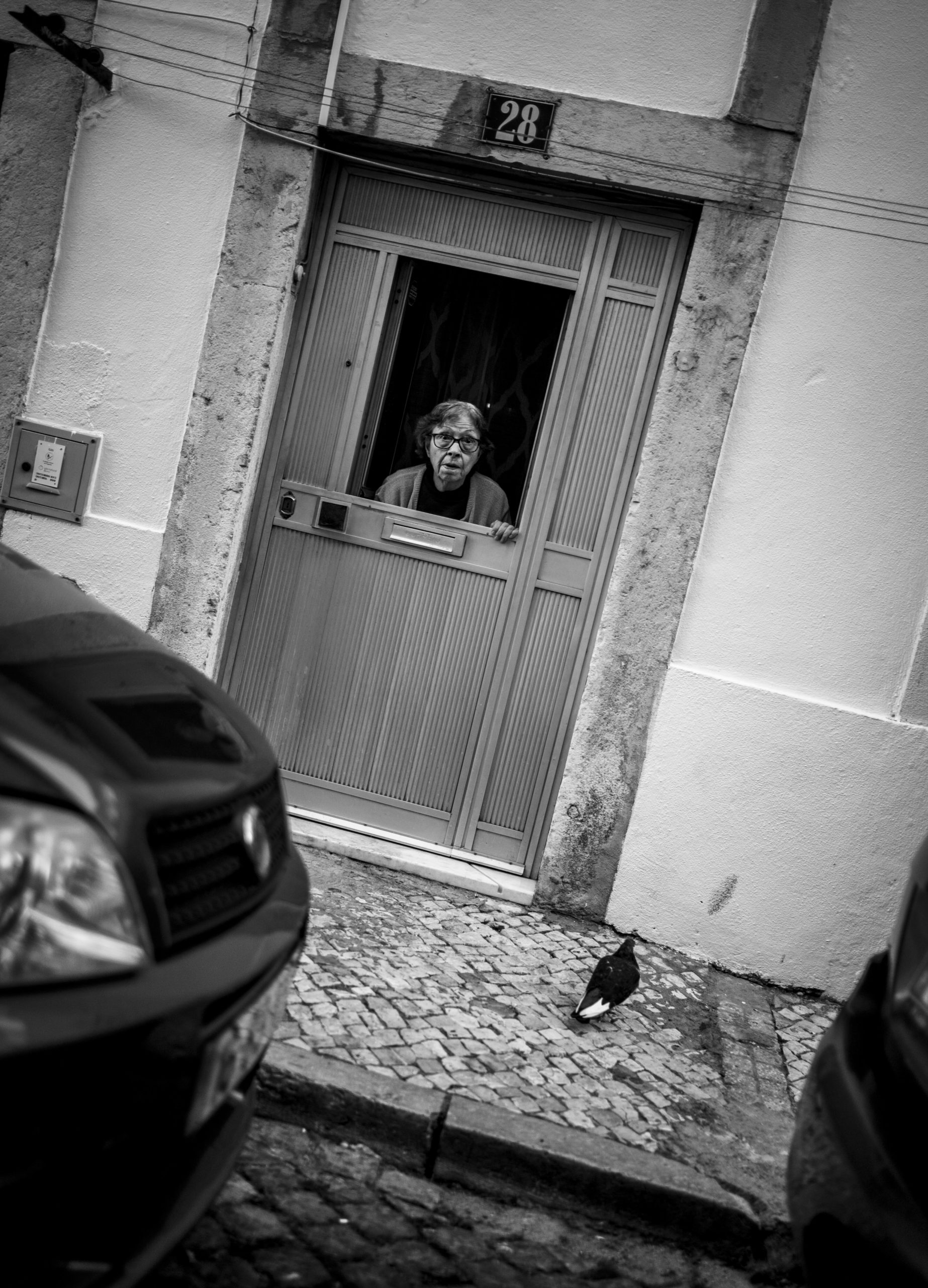 09-PORTUGAL_OLD-LADY