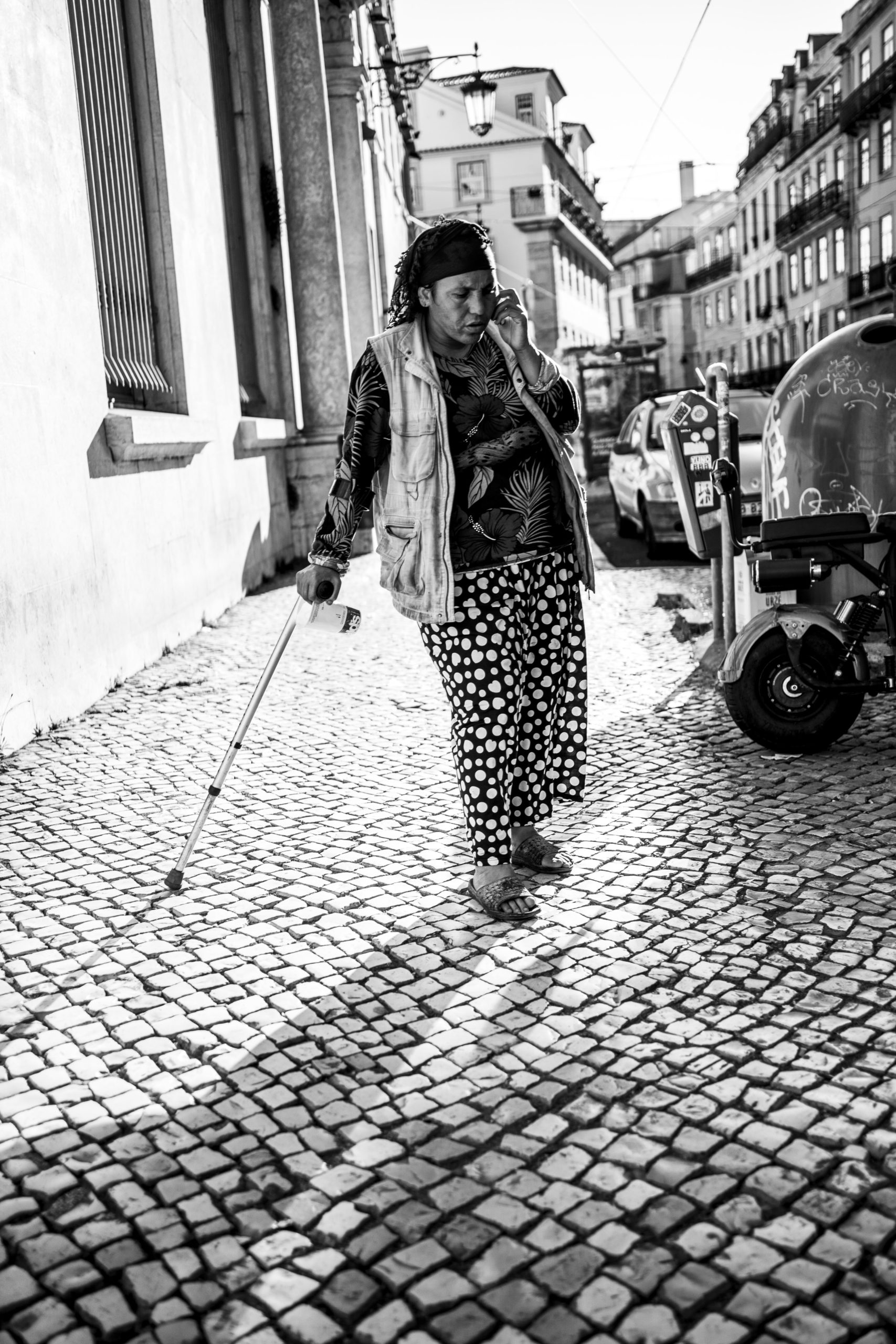 16-LADY-CRUTCH