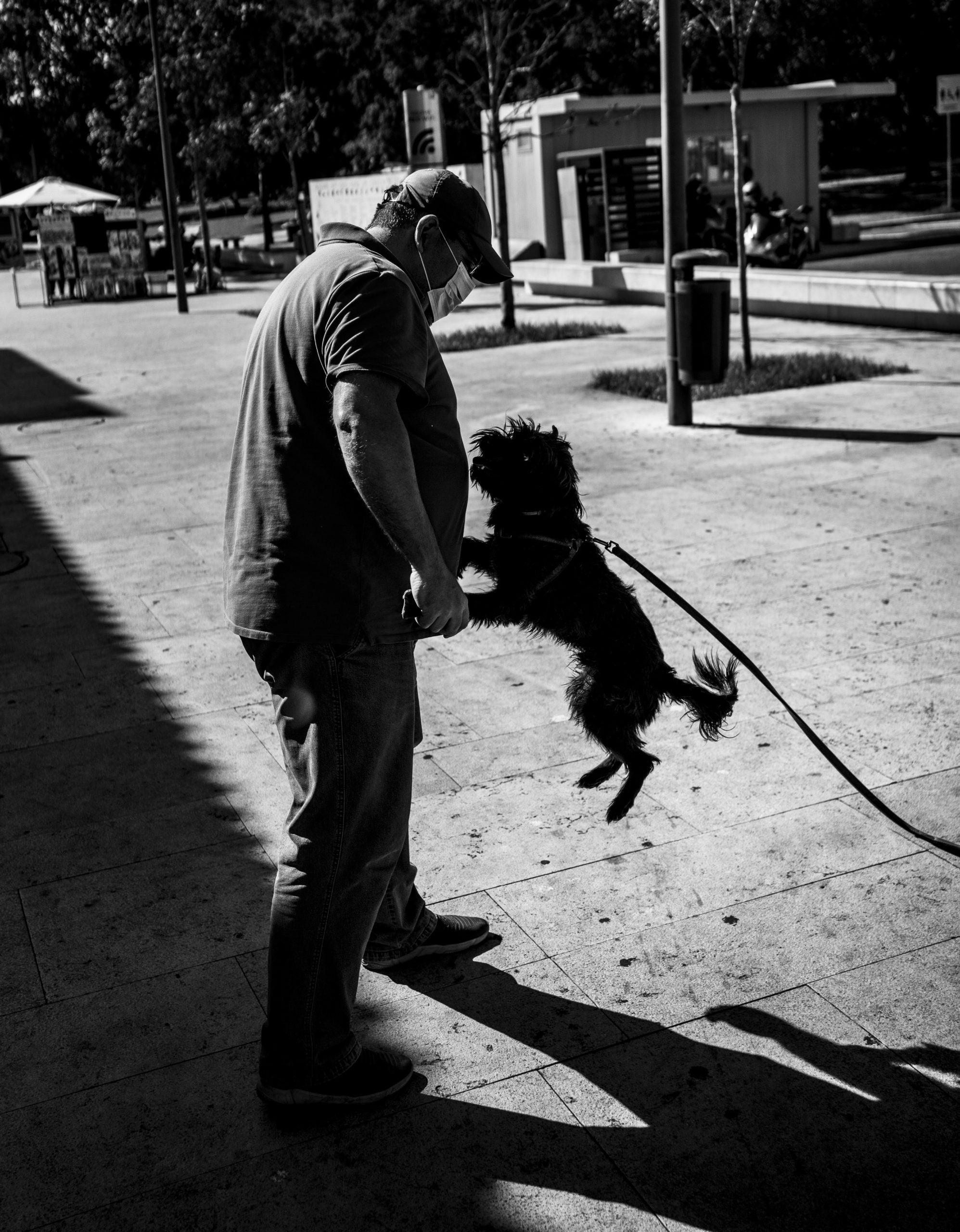 20-MAN-JUMPING-DOG_BELEM