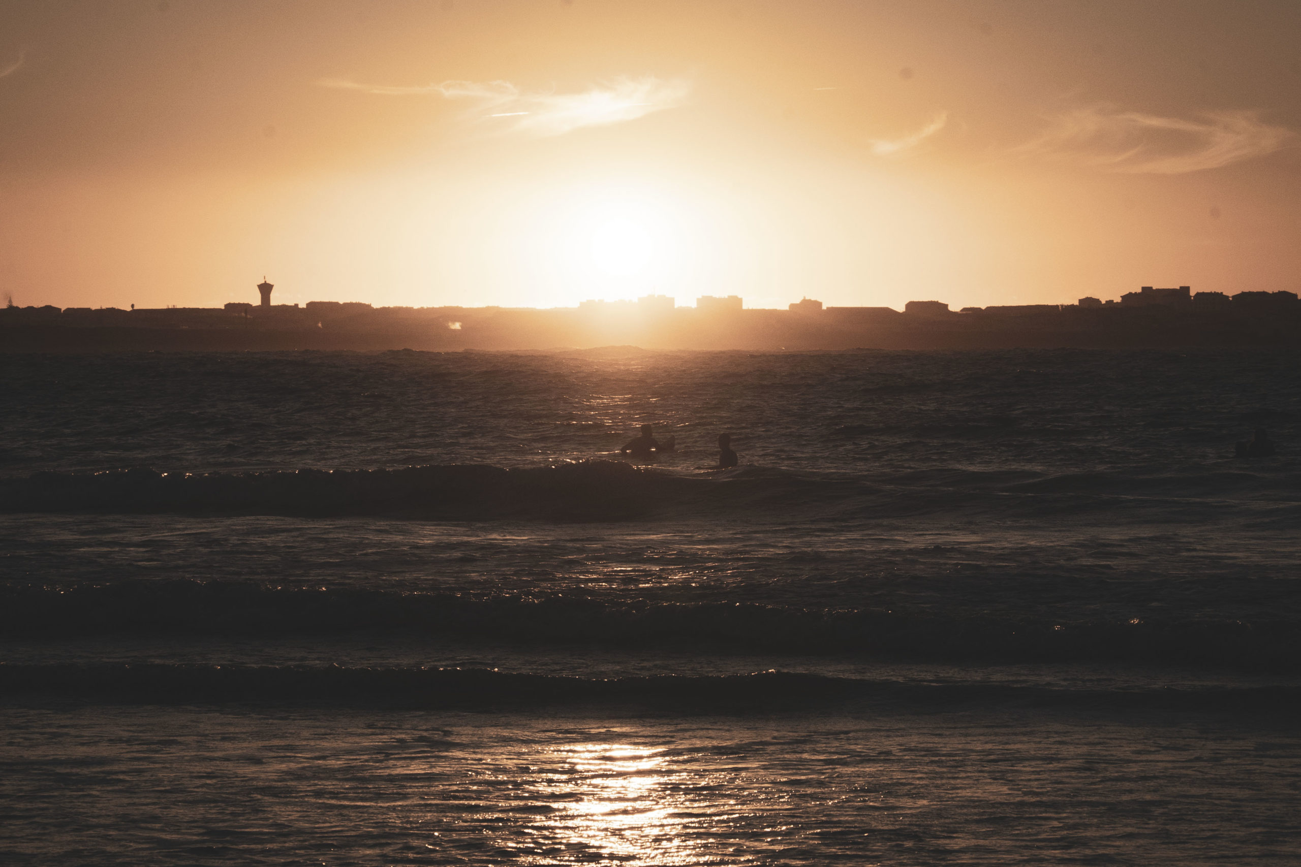 39-SURFERS-SUNSET-SEA